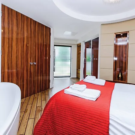 Aldeamento Turístico Oakwood *